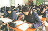 神戸新聞掲載　2010年3月御津小学校でのキッズ防災検定受検の様子写真